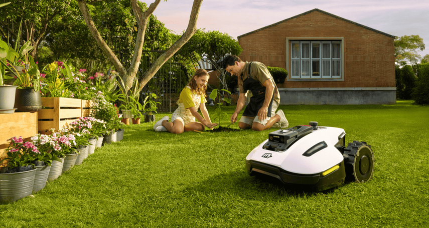 Mammotion YUKA miniatrure robot lawnmower working